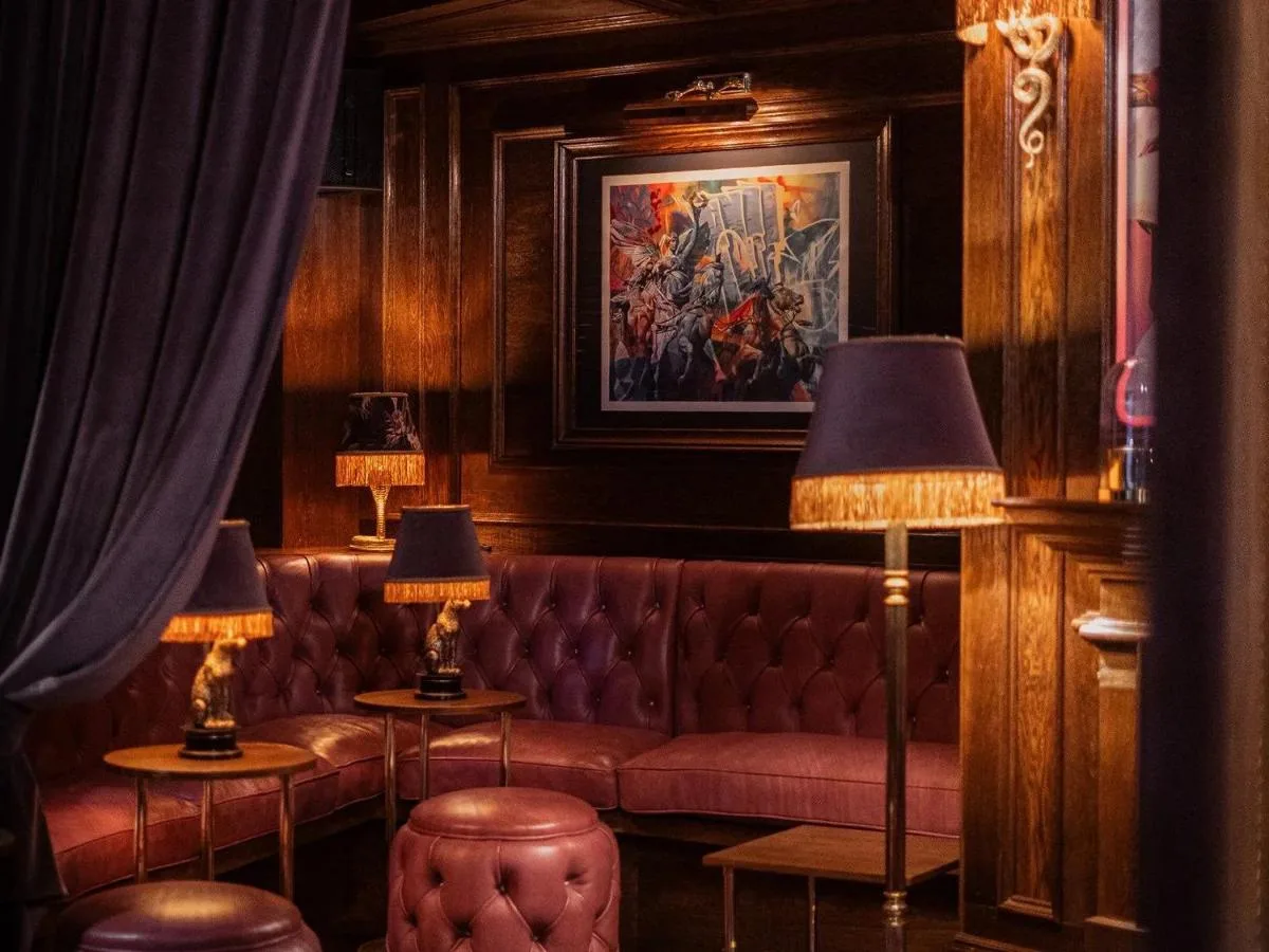 Velvet lounge